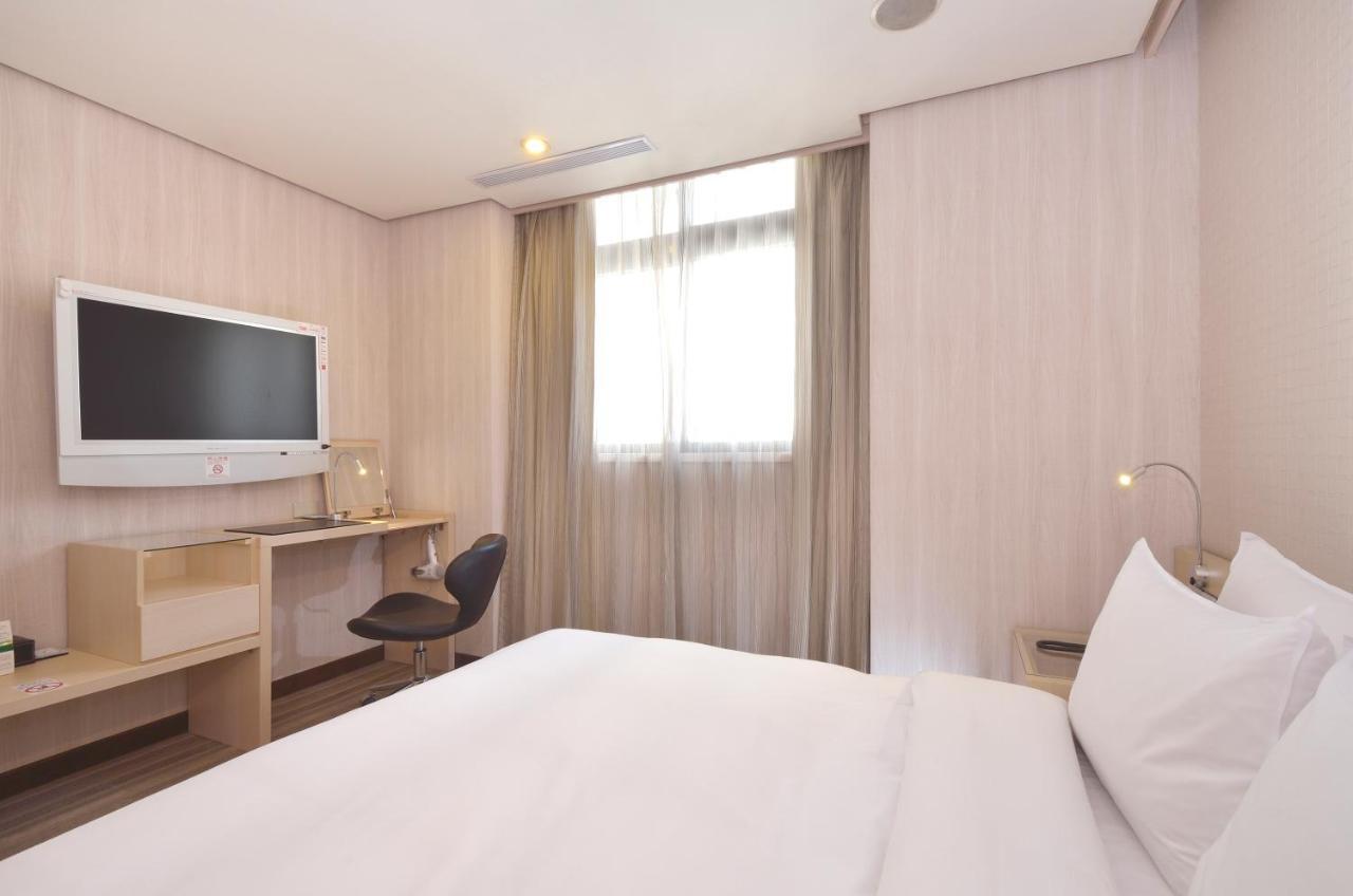 Yomi Hotel - Shuanglian Mrt Taipei Dış mekan fotoğraf
